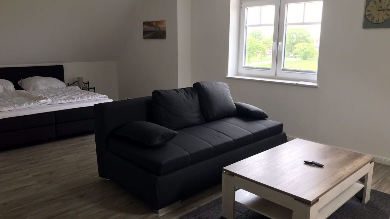Schlafsofa und Boxspringbett Schlafsofa und Boxspringbett